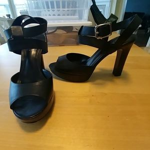 *price drop!* black Lauren platform sandals, 8.5